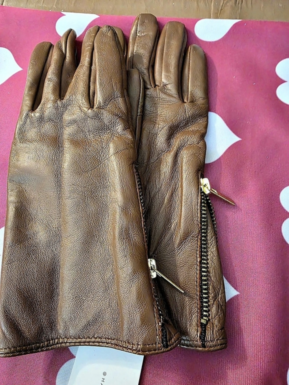 Leather Gloves in Brown..New